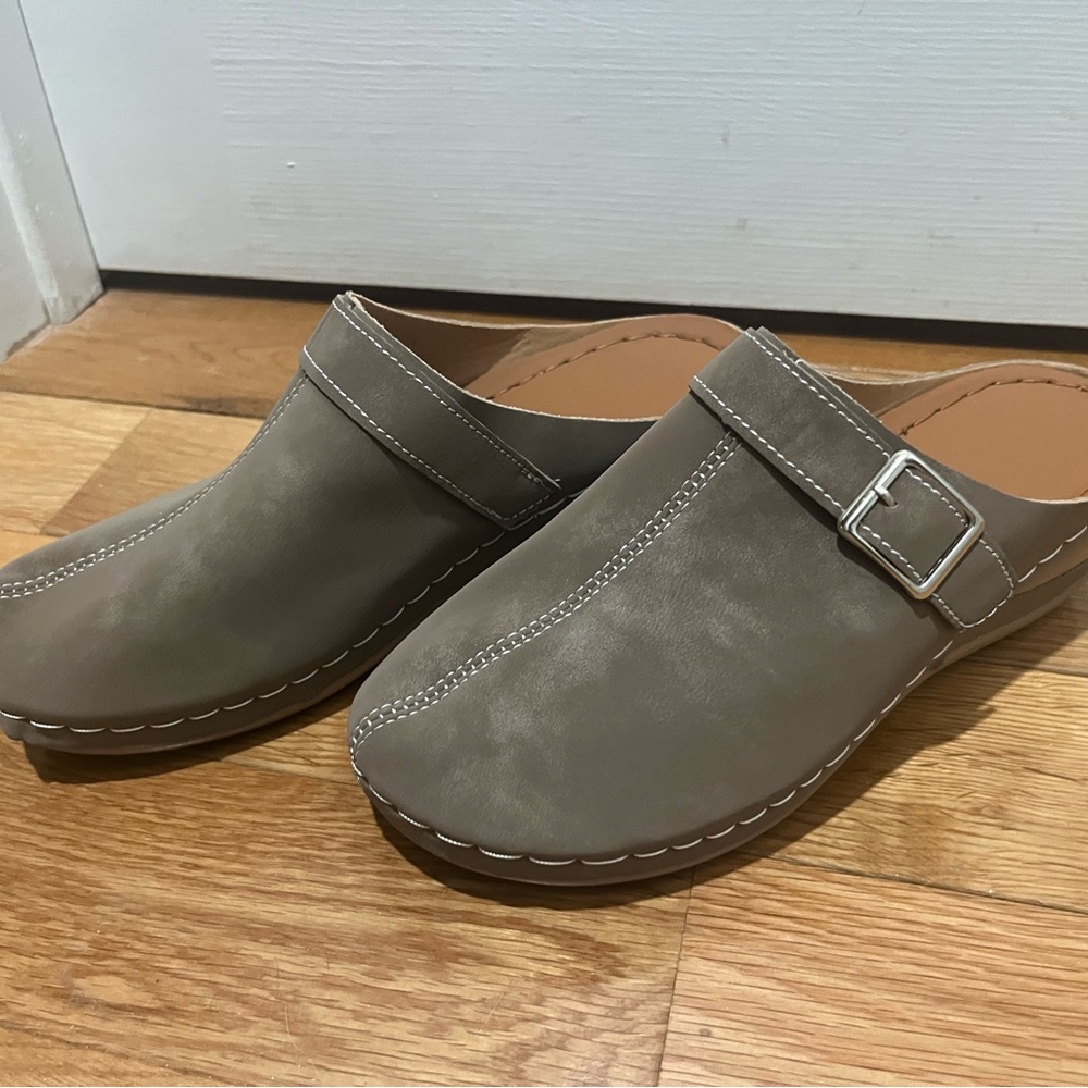 Women’s Tan Slip-On Clogs
